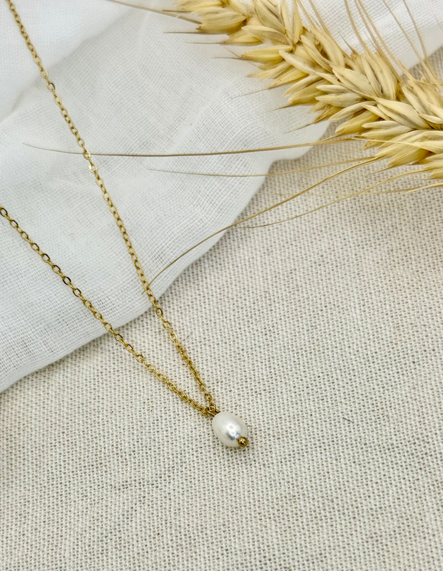 Poppy freshwater pearl pendant necklace
