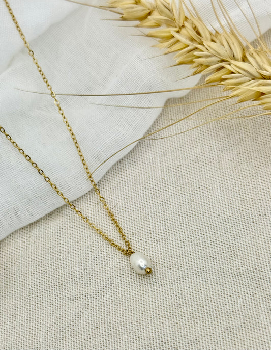 Poppy freshwater pearl pendant necklace