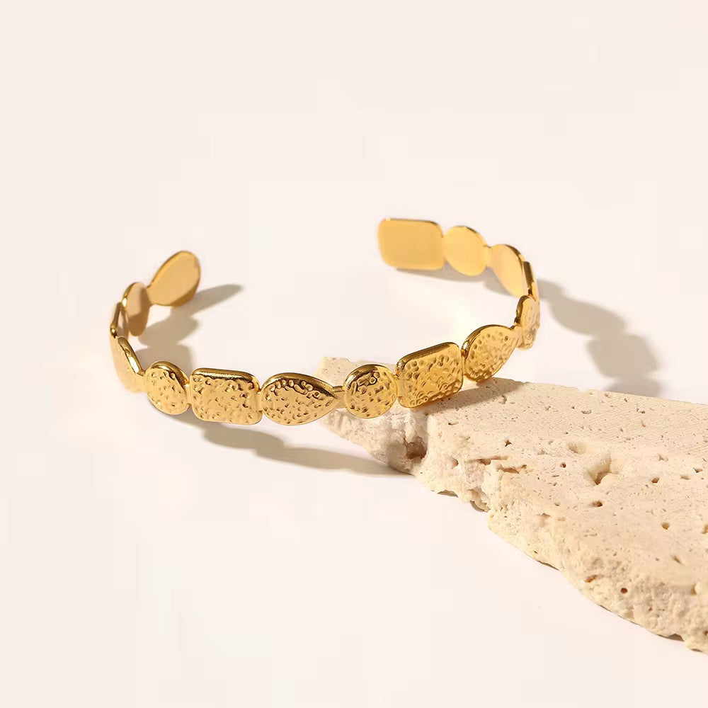 Cali hammered cuff