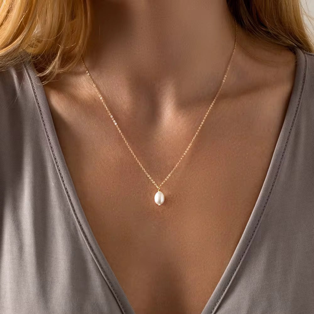 Poppy freshwater pearl pendant necklace
