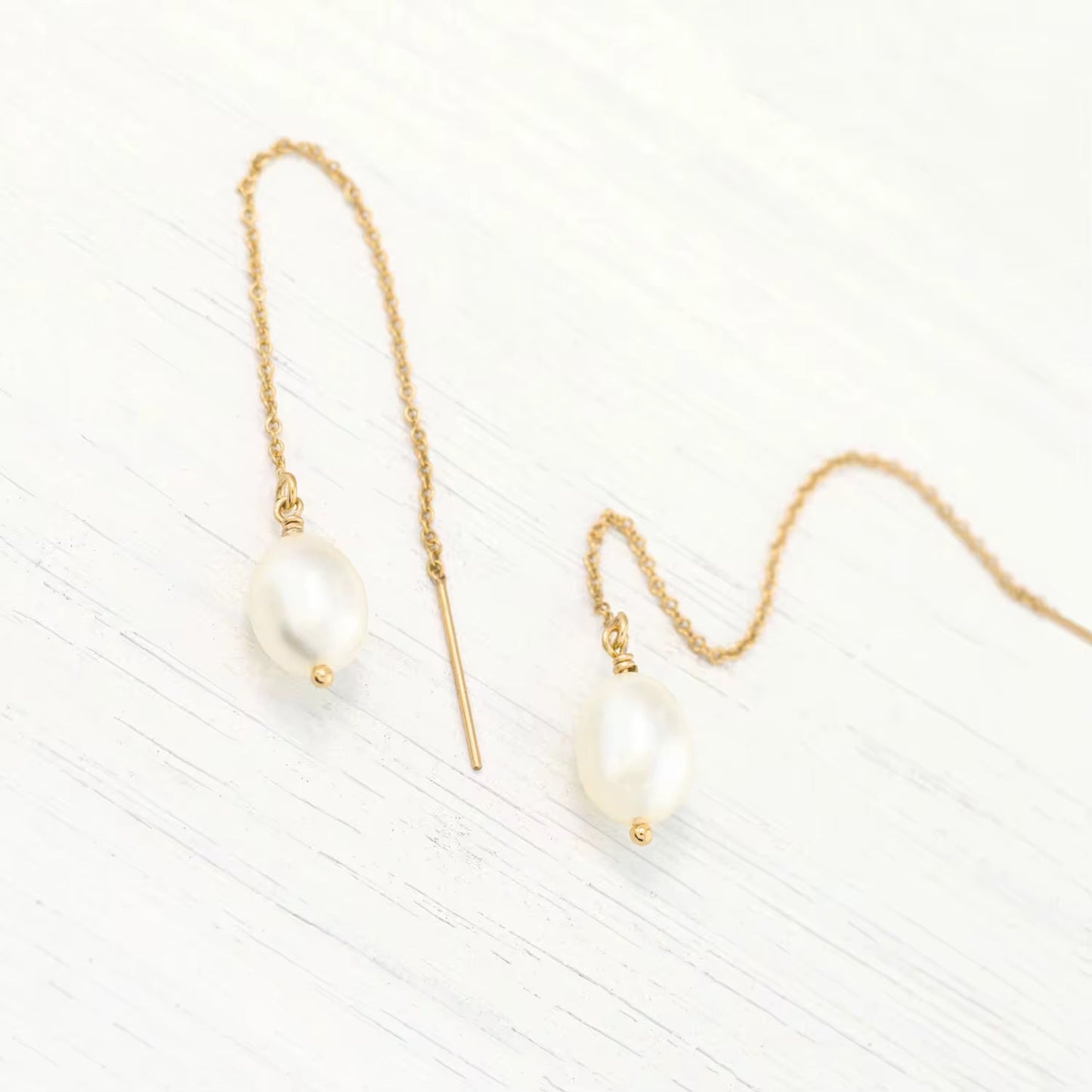 Willow gold threader pearl earrings